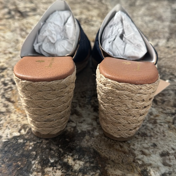 Tommy Bahama navy blue wedges size 9, NWOB. - Picture 5 of 5
